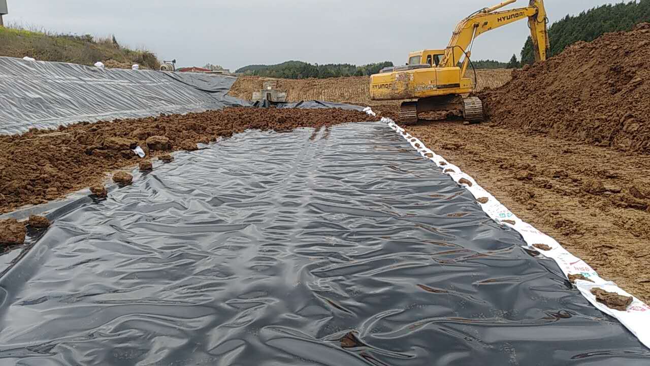 水工建筑物专用土工膜具有哪些良好的特性？