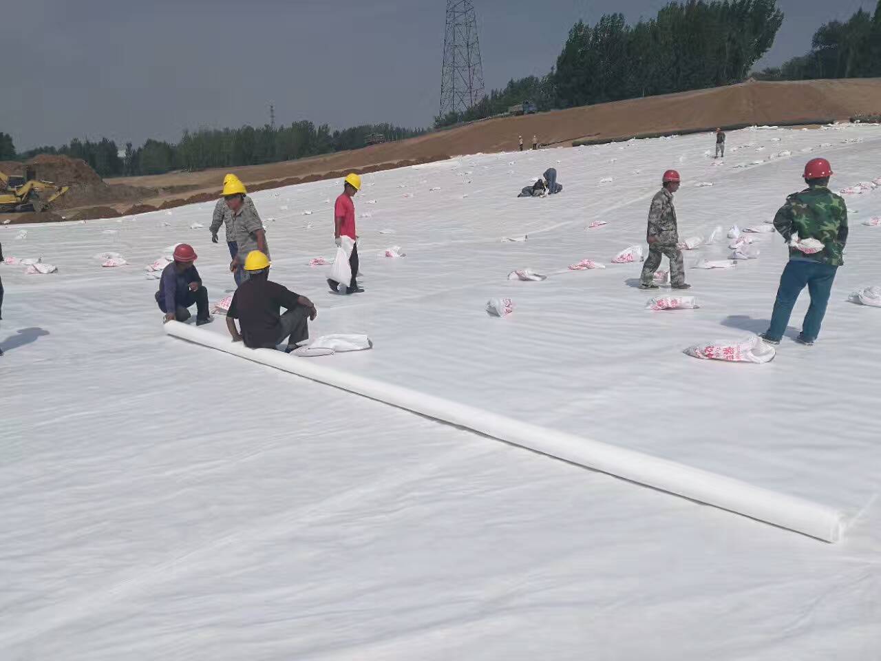 水库防渗加固中影响土工膜厚度的主要因素？