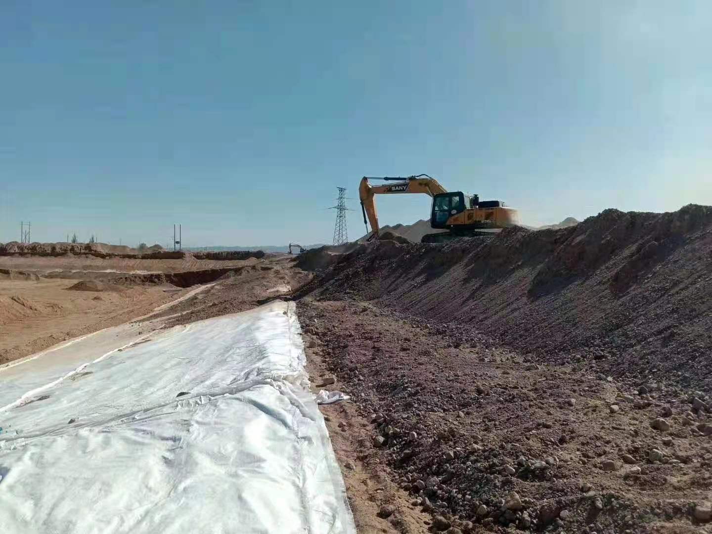 城乡调蓄水池土工膜材料及厚度